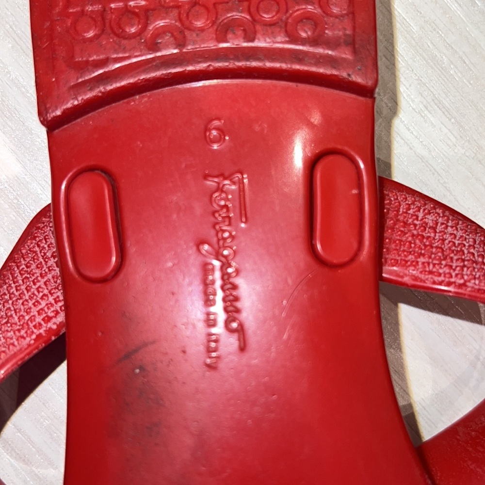 Salvatore Ferragamo women’s red bow flip flops size 9 - Picture 3 of 4